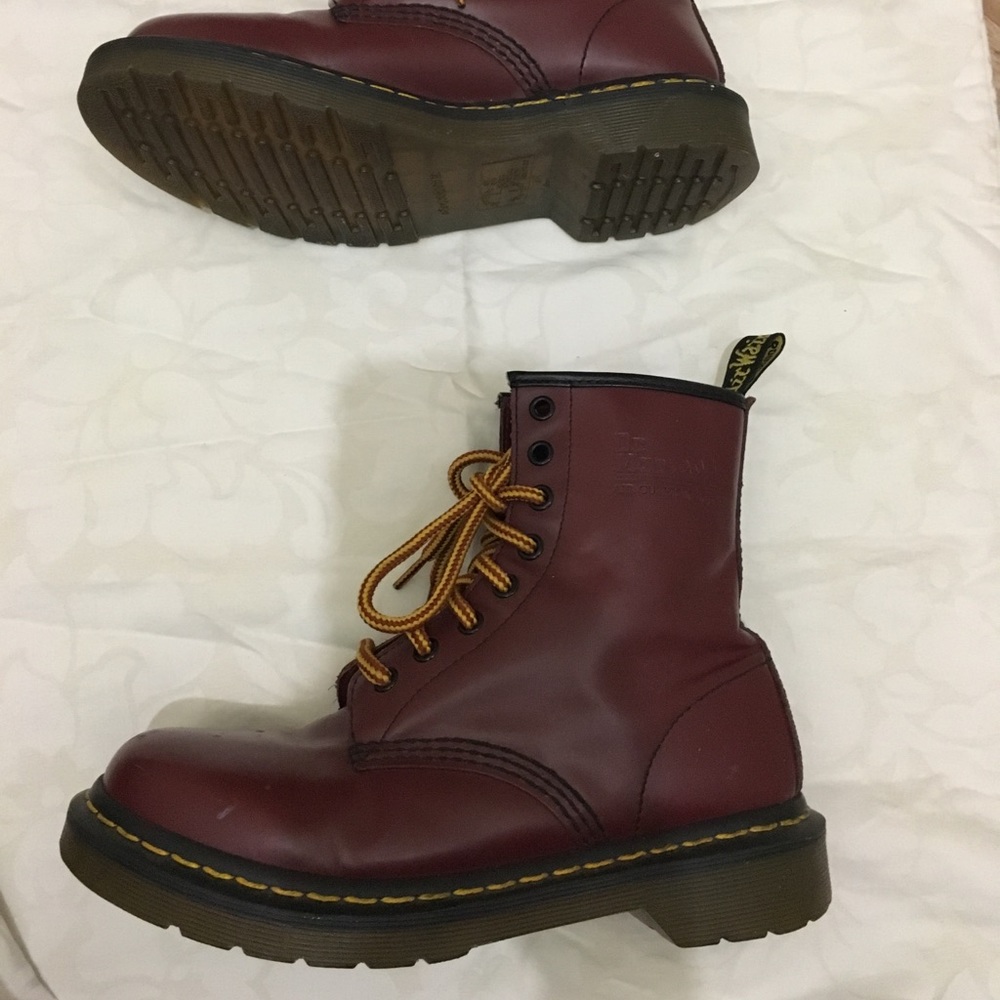 Women’s burgundy doc martens size 7